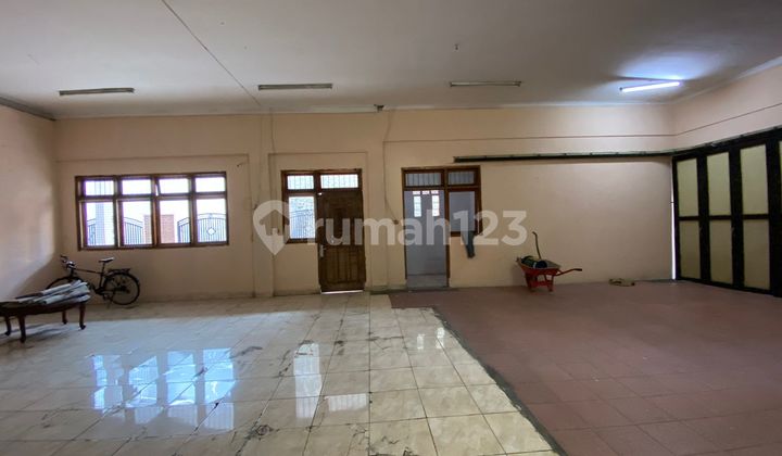 Ready-to-use shop house in a strategic location on the main road of Kopo Katapang. Ready-to-use shop house in a strategic location on the main road of Kopo Katapang.