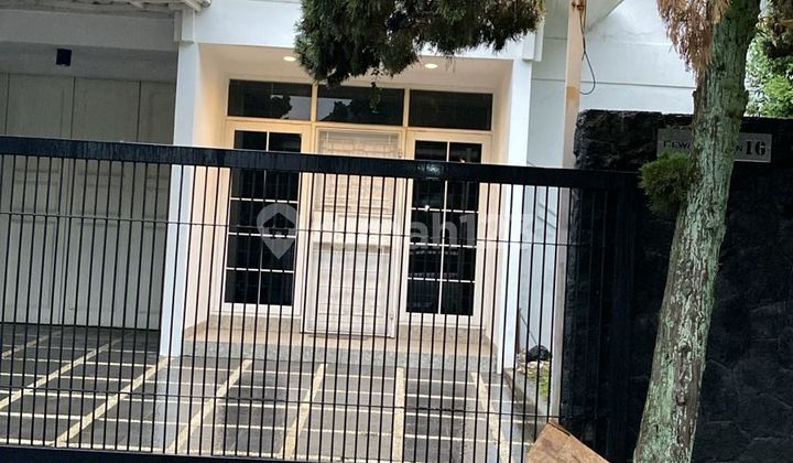 modern comfortable house in singgasana pradana