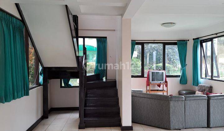 Rumah Cantik Modern di Villa Istana Bunga Lembang 2