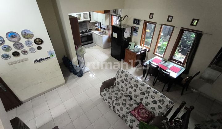 rumah nyaman 2.5 lantai di sariwangi bandung
