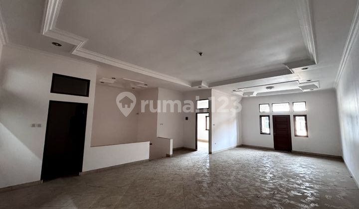 Rumah Bangunan Baru di Taman Holis Indah 2