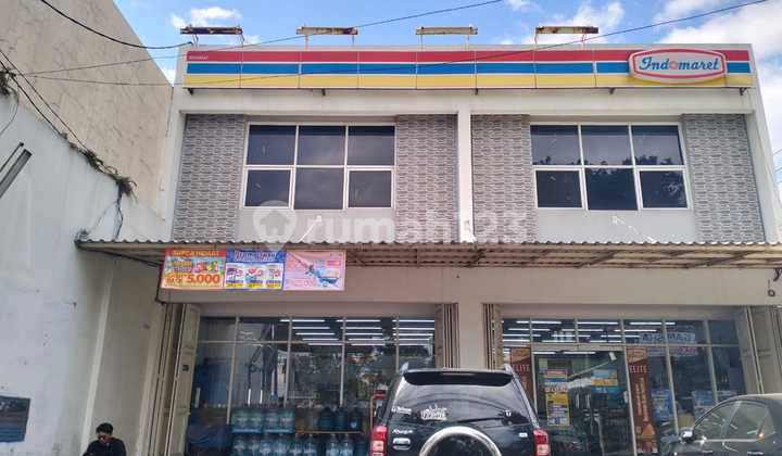 2 shophouses become one strategic location on AH Nasution. 2