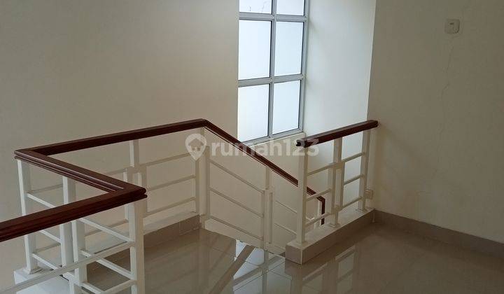 Di Sewakan Rumah 2 lantai di cinere kota depok 2