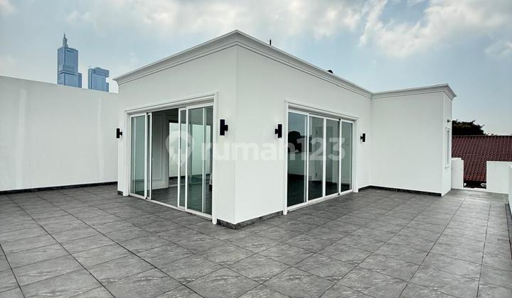 For Sale Very Strategic House in Menteng, Ready to Occupy, 4 Floors with Rooftop
