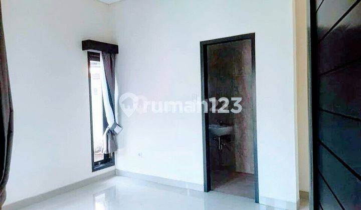 DIJUAL RUMAH MODERN LOKASI PREMIUM SELANGKAH KE LAPANGAN RENON 2