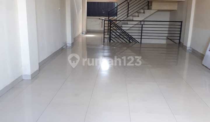 Shop House in Raden Fatah 5x23 M2 SHM 3.5 Floors Negotiable Price Tangerang Shop House in Raden Fatah 5x23 M2 SHM 3.5 Floors Negotiable Price Tangerang
