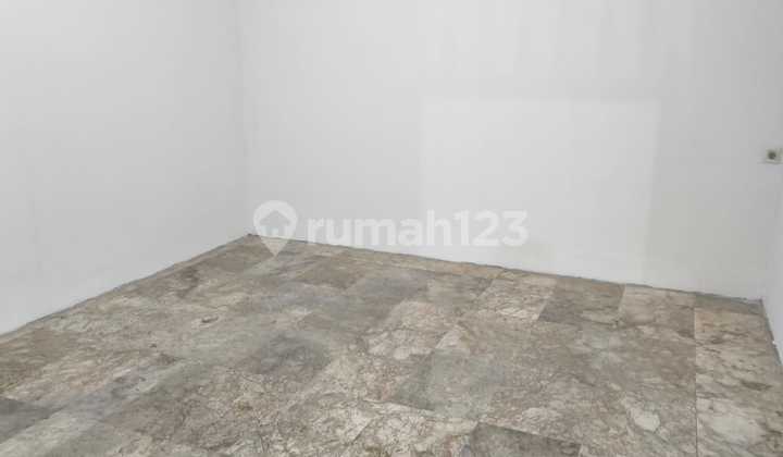 Affordable House in Intercon, 180 M2, 3+1 Bedrooms, Cheap Kebon Jeruk 2