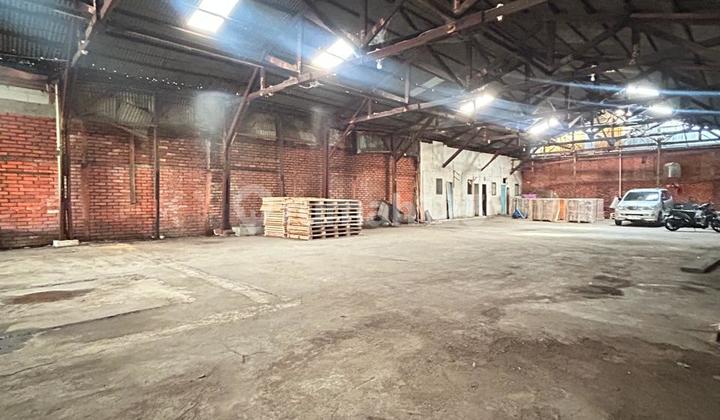Good Warehouse in Klender 800 M2 HGB on Main Road East Jakarta Good Warehouse in Klender 800 M2 HGB on Main Road East Jakarta
