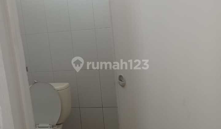 Rumah modern 2 lantai di Jl Salak Raya Jelupang Serpong ,Serpong Utara Tangerang Selatan SHM 10