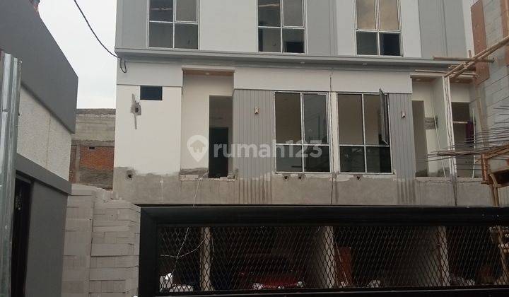 Rumah Mewah Baru 3 Lantai Di Rawasari Jakarta Pusat 1