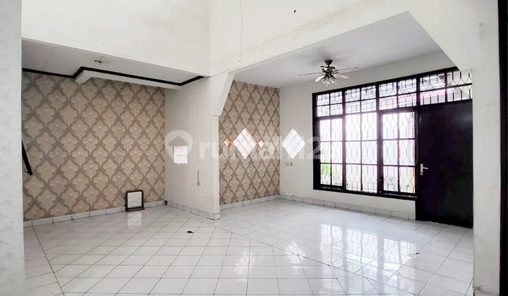 Dijual Rumah Harga Menarik 4+1 KT Cluster Beverly Lippo Cikarang