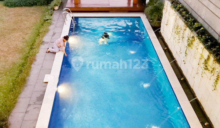 Jual Rumah Luas dengan Kolam Renang di Vassa Lake Lippo Cikarang 2