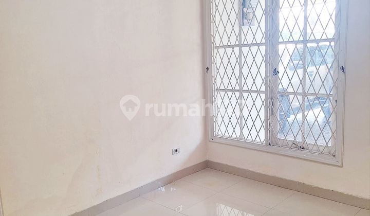 For Sale House in Beverly Cluster Lippo Cikarang, Wide Road Row 2
