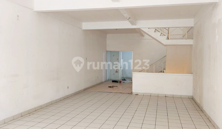 For Sale: 3-Story Shop House in Lippo Cikarang, Menteng, Strategic Location, Busy Area. 2