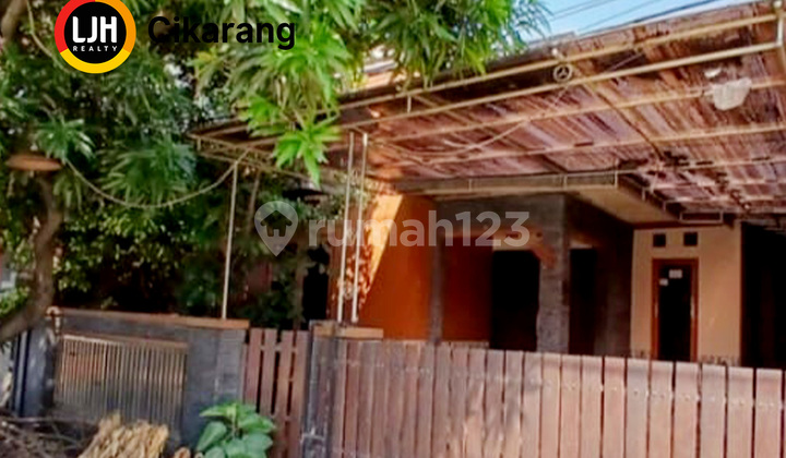 For Sale 6 Bedroom House in Jomin Estate Housing Karawang