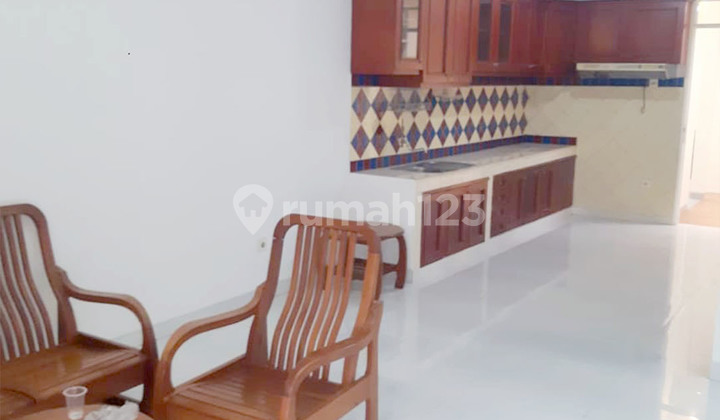 House in Beverly Lippo Cikarang Cluster for Sale 3 + 1 Bedrooms 2