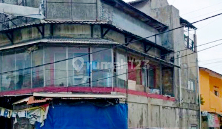 Hook shop on Main Road, Jl. Kadasih Raya, Jababeka Cikarang 1