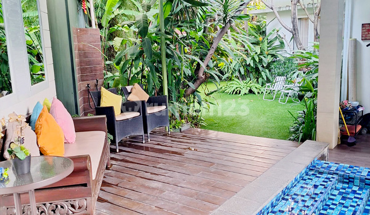 Dijual Rumah di Kemang Pratama Bekasi Ada kolam renang dan taman 2