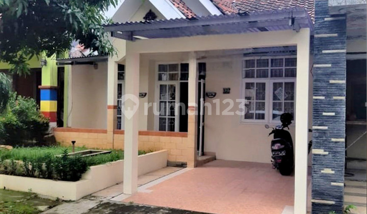House in Beverly Lippo Cikarang Cluster for Sale 3 + 1 Bedrooms