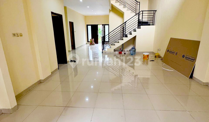 Jual & Sewa Rumah 7+1 KT di Taman Lembah Hijau Lippo Cikarang 2