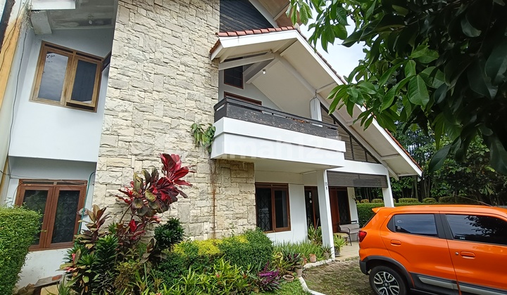 Asri Comfortable Well-Maintained House in Gegerkalong Area