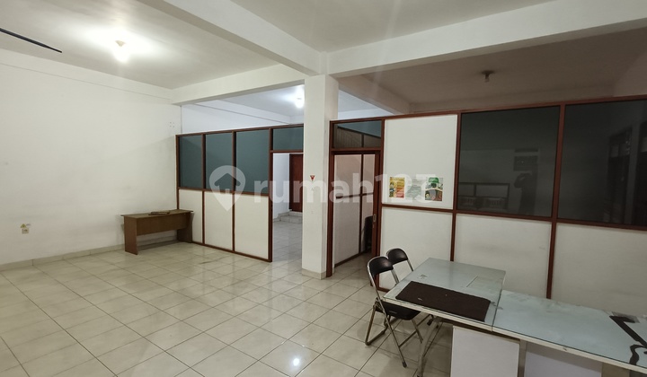 Kantor/ Ruang Usaha Plus Rumah Bagus Sayap Sutami