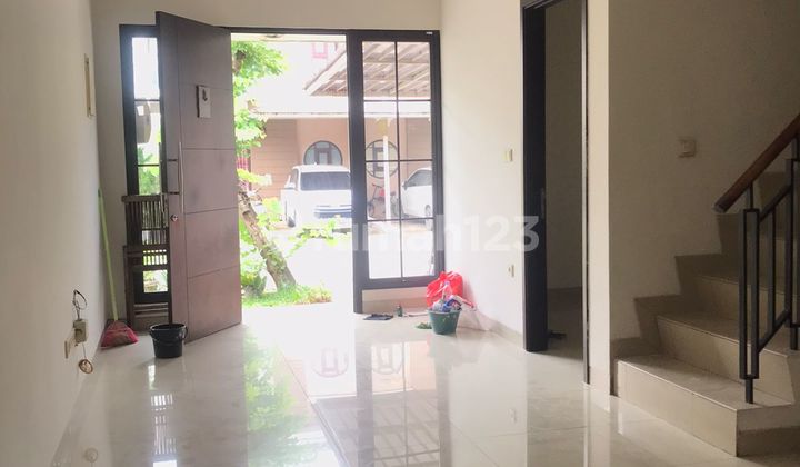 Rumah disewa di east asia green lake city 2