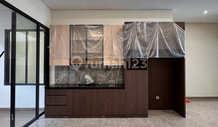 Luxury House in Central Semarang City Office Area 1