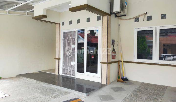 DISEWAKAN RUMAH. DENGAN PERABOT  DI  GRAHA PADMA  1
