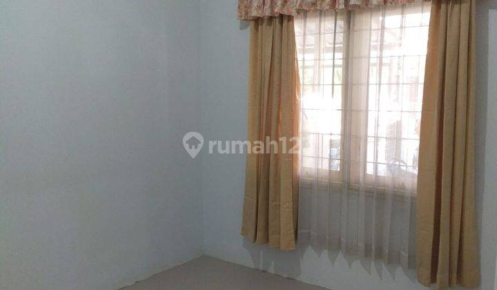 DISEWAKAN RUMAH. DENGAN PERABOT  DI  GRAHA PADMA  3