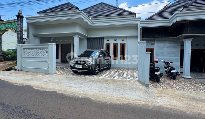 Spacious Grand House Near UNNES Campus, Gunungpati, Semarang Spacious Grand House Near UNNES Campus, Gunungpati, Semarang