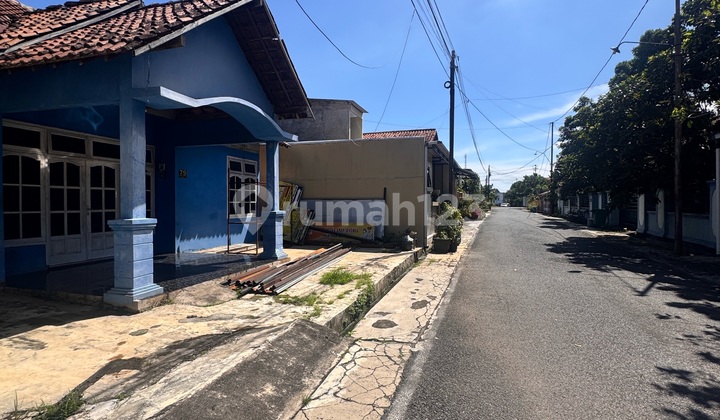 For sale: wide land on Manyaran Street, suitable for building a luxury house. 1