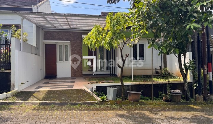 Quiet comfortable house in Banyumanik Semarang 1