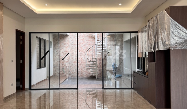 Luxury House in Central Semarang City Office Area 2
