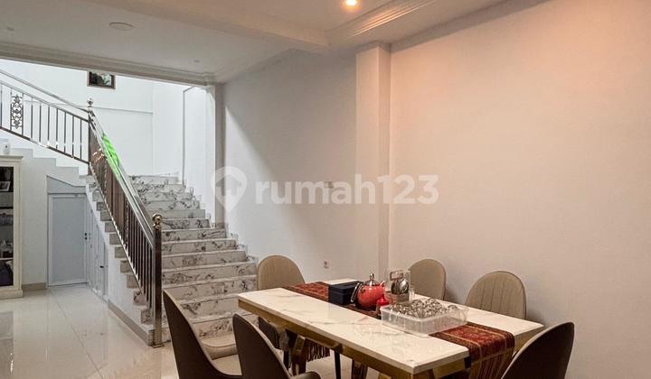 For Sale Fast Business Shop on Jati Raya Street, Banyumanik, Semarang 2