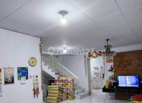 Rumah 2 Lantai Bagus Unfurnished di Tambora, Jakarta Barat 2