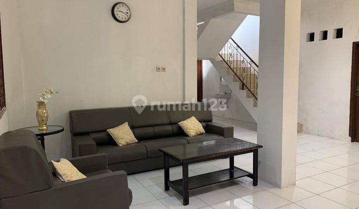 Rumah 2 Lantai Bagus Semi Furnished SHM di Jembatan Lima, Jakarta Barat 2