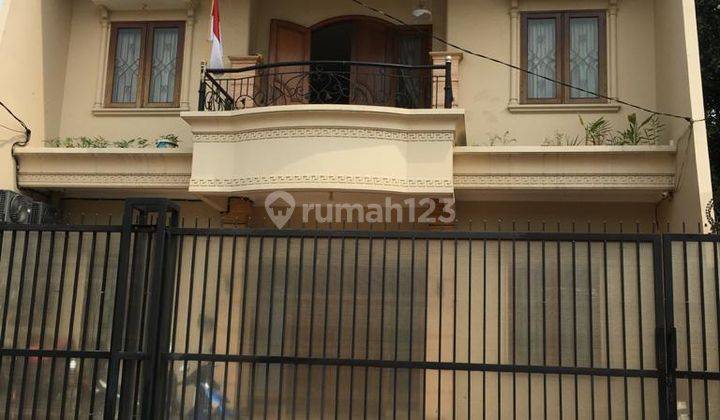 Rumah 2 Lantai Bagus Furnished di Taman Meruya, Jakarta Barat 1