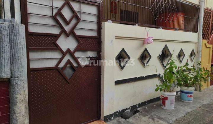 Rumah 3 Lantai Bagus Semi Furnished SHM di Tambora, Jakarta Barat 1