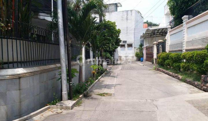 Rumah 2 Lantai Sudah Renovasi Unfurnished SHM di Jelambar, Jakarta Barat