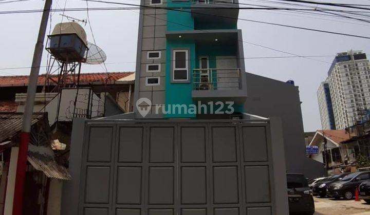 Rumah 3 Lantai Bagus Semi Furnished HGB di Kartini, Jakarta Pusat 1