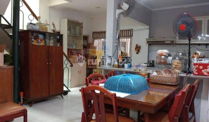 Rumah 2 Lantai Bagus Semi Furnished SHM di Kartini, Jakarta Pusat 2