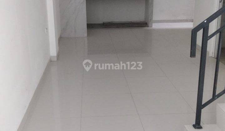 Rumah 3 Lantai Bagus Unfurnished SHM di Muara Karang, Jakarta Utara 2