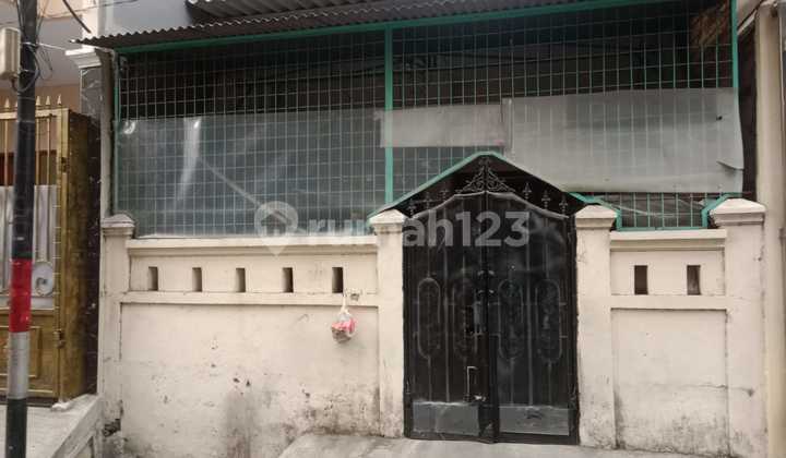 Nice House Unfurnished SHM Jembatan Lima, West Jakarta (Telukgong)