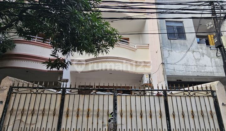 Rumah Bagus Furnished SHM Tamansari, Jakarta Barat(Shm & Hgb)