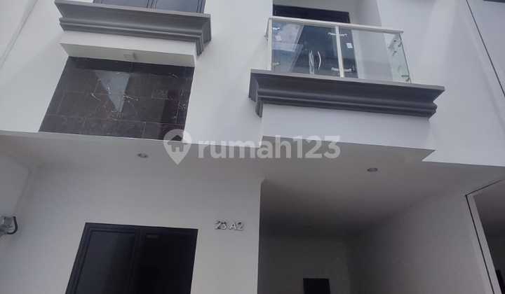 Dijual Rumah Mewah Cempaka Putih 2 lantai dekat kampus YARSI 1