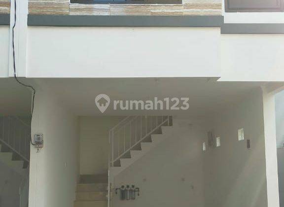 Di Jual  Rumah 3 Lantai  Ada Private Pool Di Rawasari 2