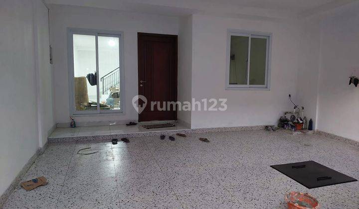 Rumah 2 Lantai Dijual Murah Di Taman Palem Lestari 1