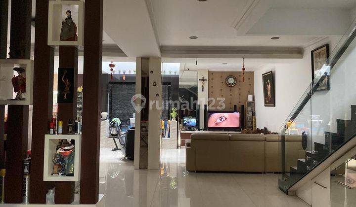 Rumah 3 lantai di Permata Buana dijual cepat 1