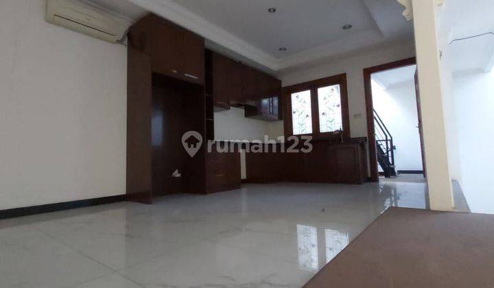 Rumah 2,5 lantai di Permata Buana dijual cepat 2